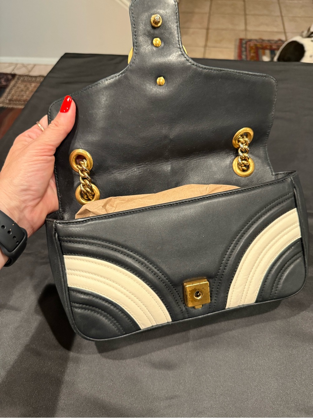 Gucci GG Marmont Chevron Shoulder Bag Black Cream Gold Chain Authenticated - Picture 12 of 16